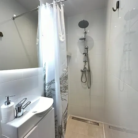 Z Sypialnia Na Zatorzu スウプスク